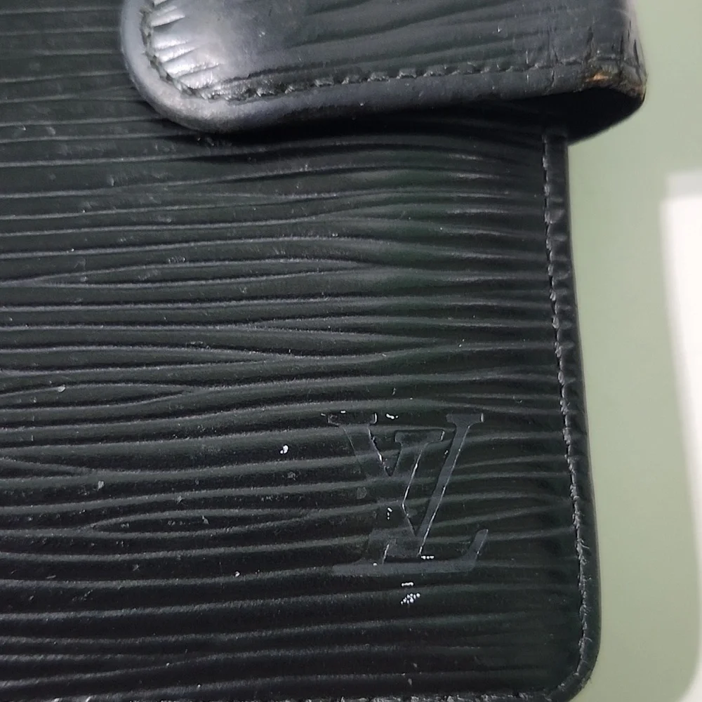 LOUIS VUITTON Small Black Epi Wallet - Picture 2 of 12